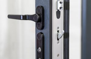 Bifold door handle and lock